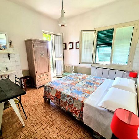 Casa Cambini Bed and Breakfast Marina di Massa Exteriör bild