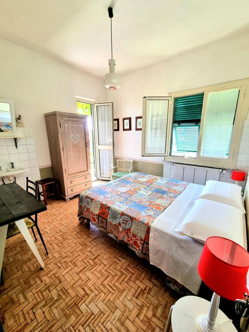 Casa Cambini Bed and Breakfast Marina di Massa Exteriör bild